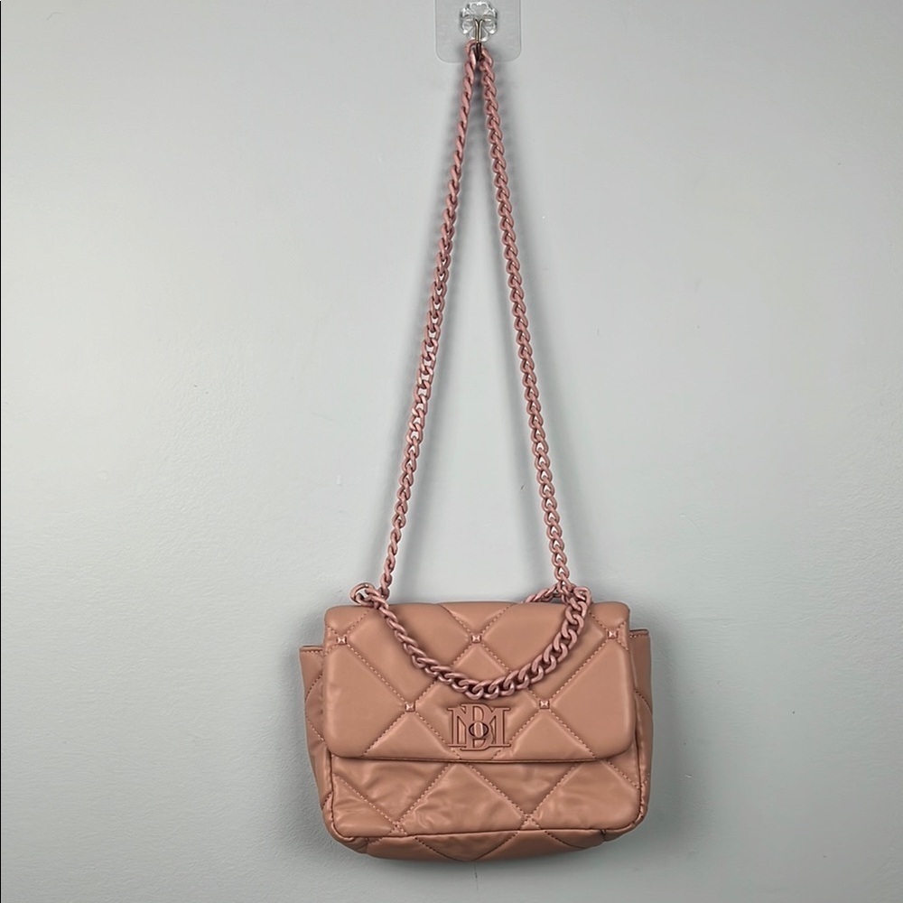 Badgley Mischka pink quilted chain, detail shoulder bag